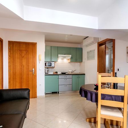 Apartments Kvarner Малинска Экстерьер фото