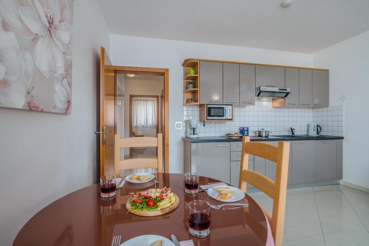 Apartments Kvarner Малинска Экстерьер фото