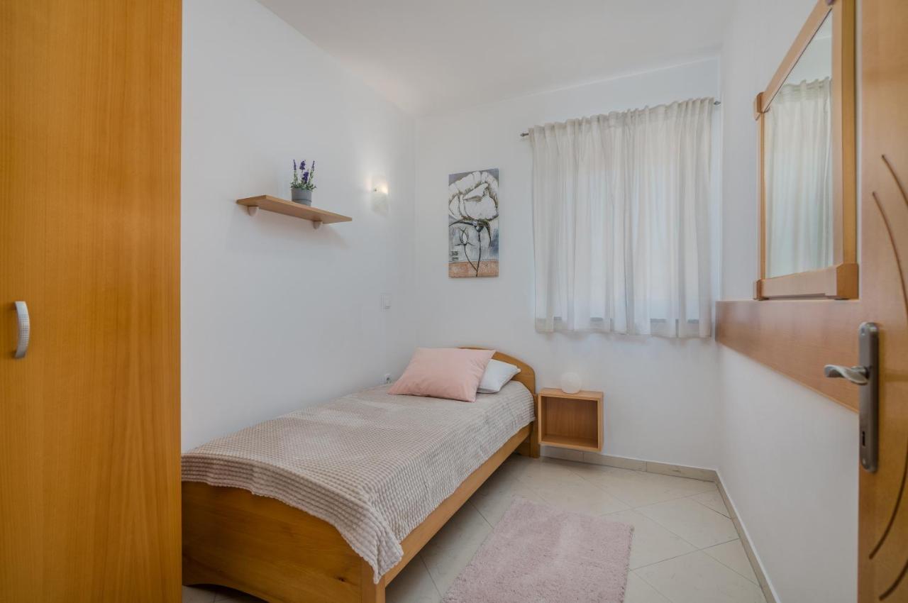 Apartments Kvarner Малинска Экстерьер фото