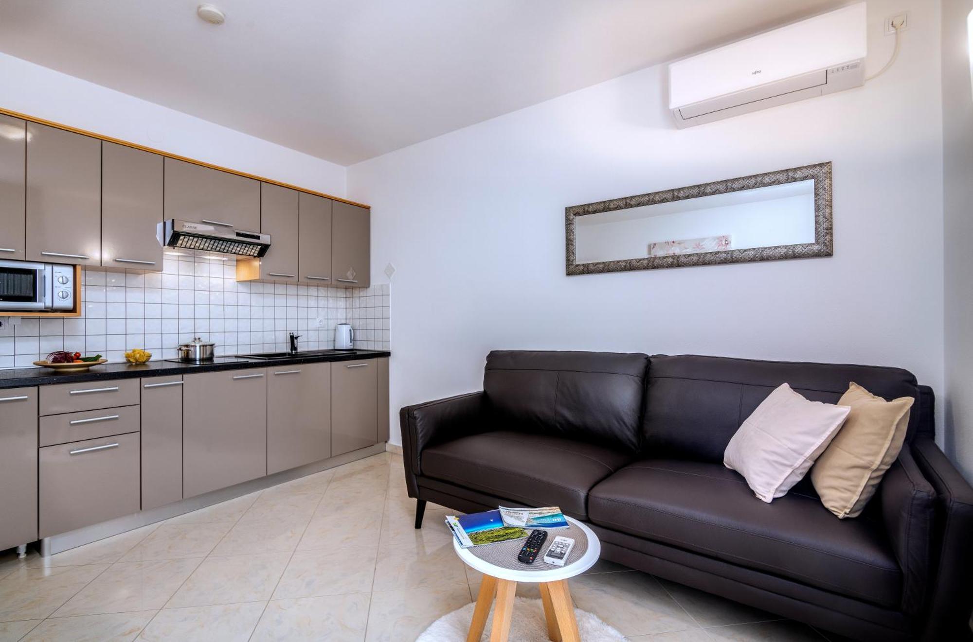 Apartments Kvarner Малинска Экстерьер фото