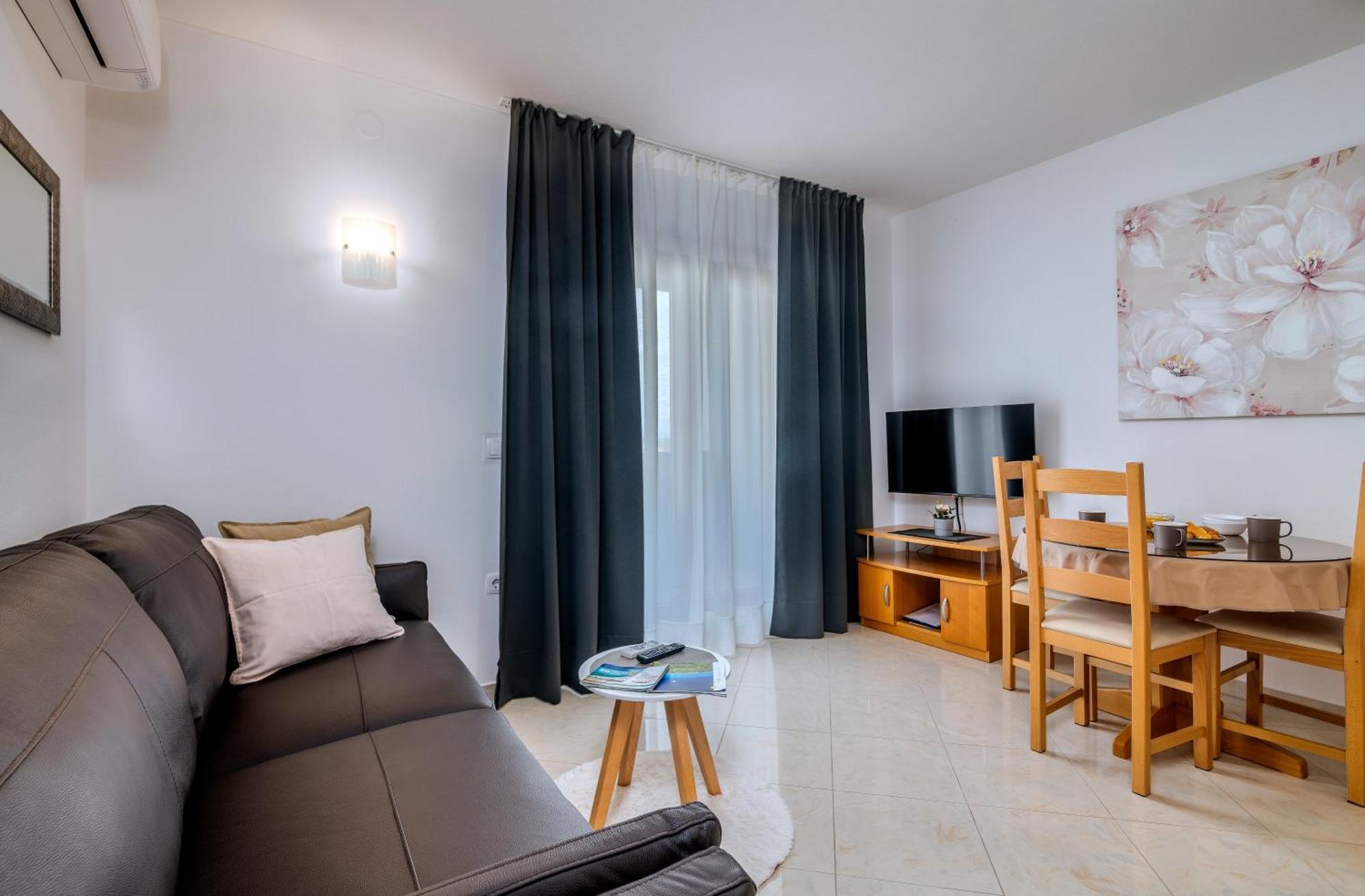 Apartments Kvarner Малинска Экстерьер фото