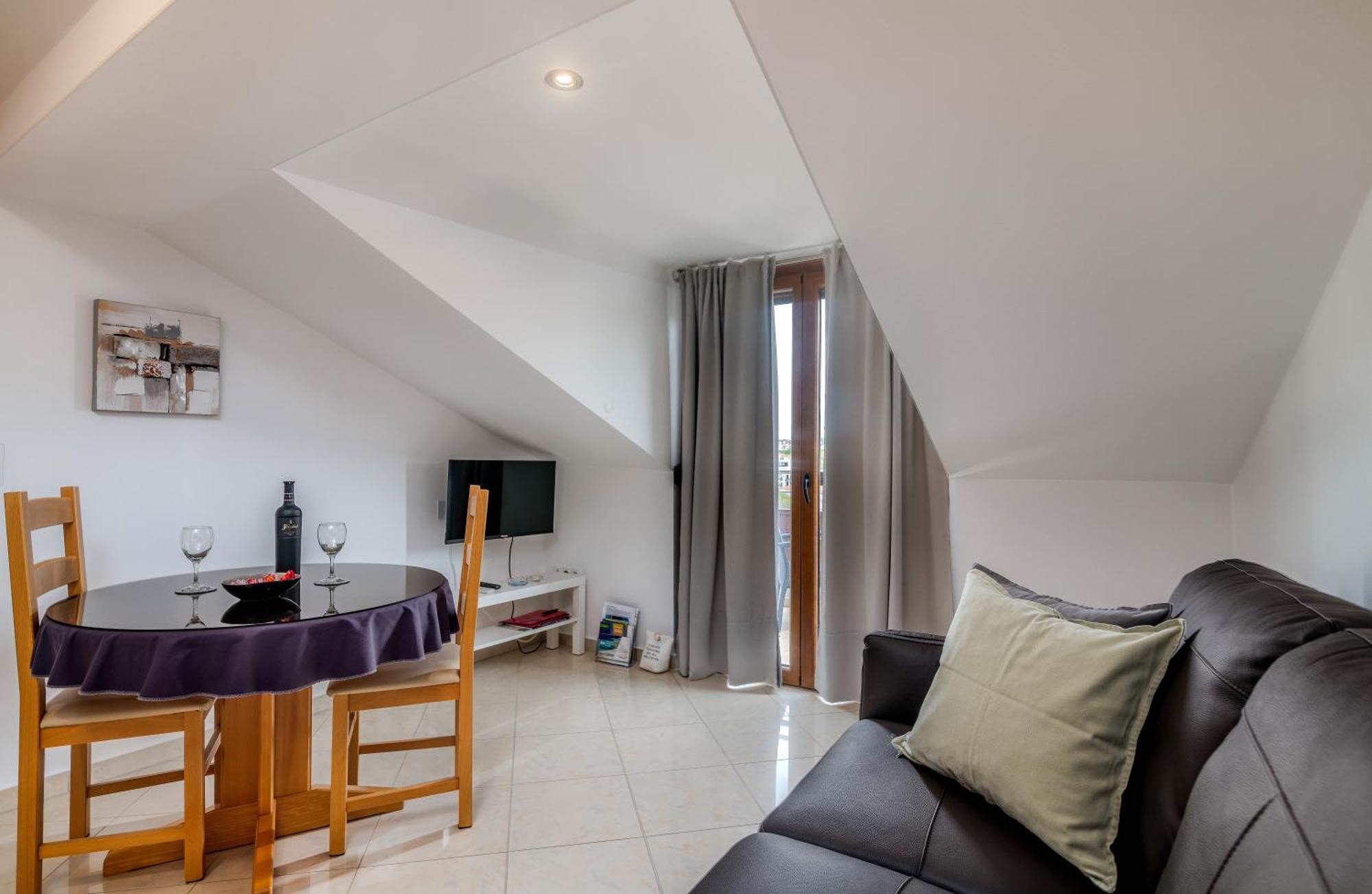 Apartments Kvarner Малинска Экстерьер фото