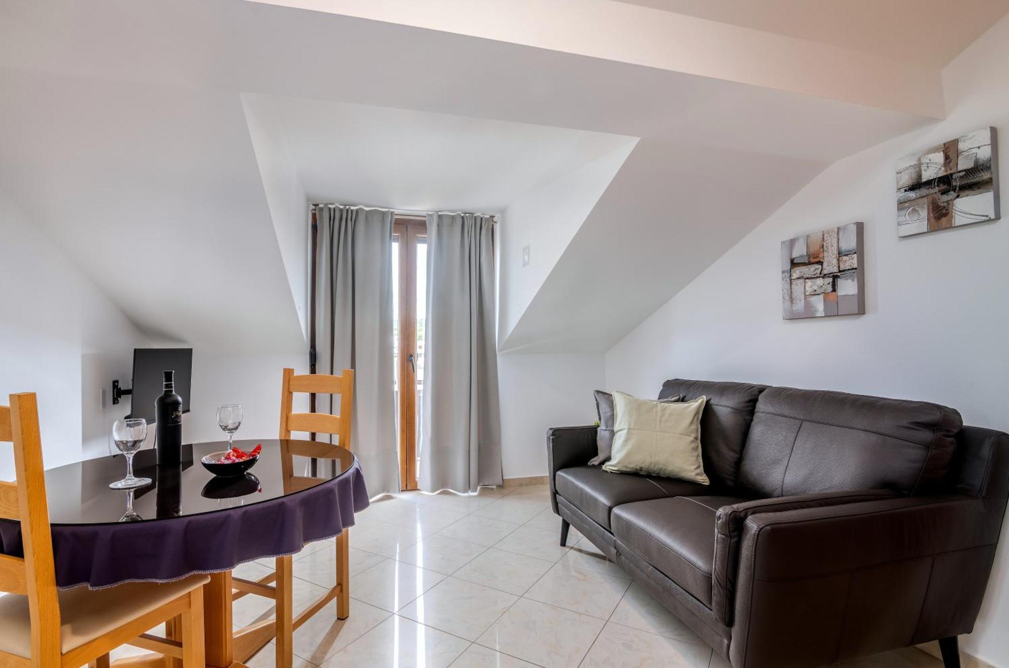 Apartments Kvarner Малинска Экстерьер фото